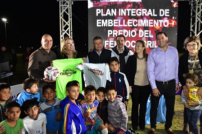Peppo inauguró en Charata el ex predio del Ferrocarril y recorrió las obras de pavimento del Barrio Urquiza Peppo inauguró en Charata el ex predio del Ferrocarril y recorrió las obras de pavimento del Barrio Urquiza